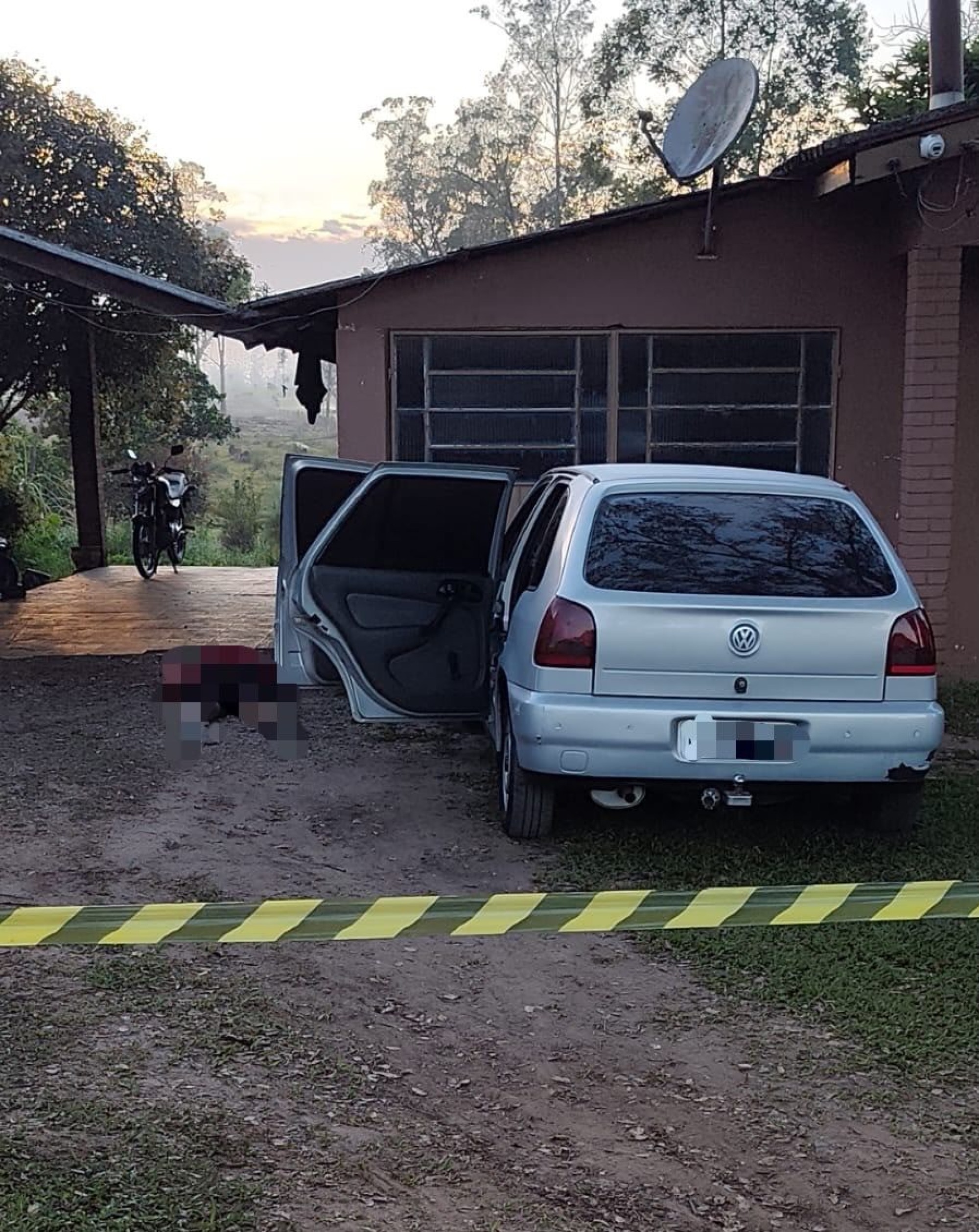 Jovem de 23 anos é morto a tiros dentro de veículo em Taquari