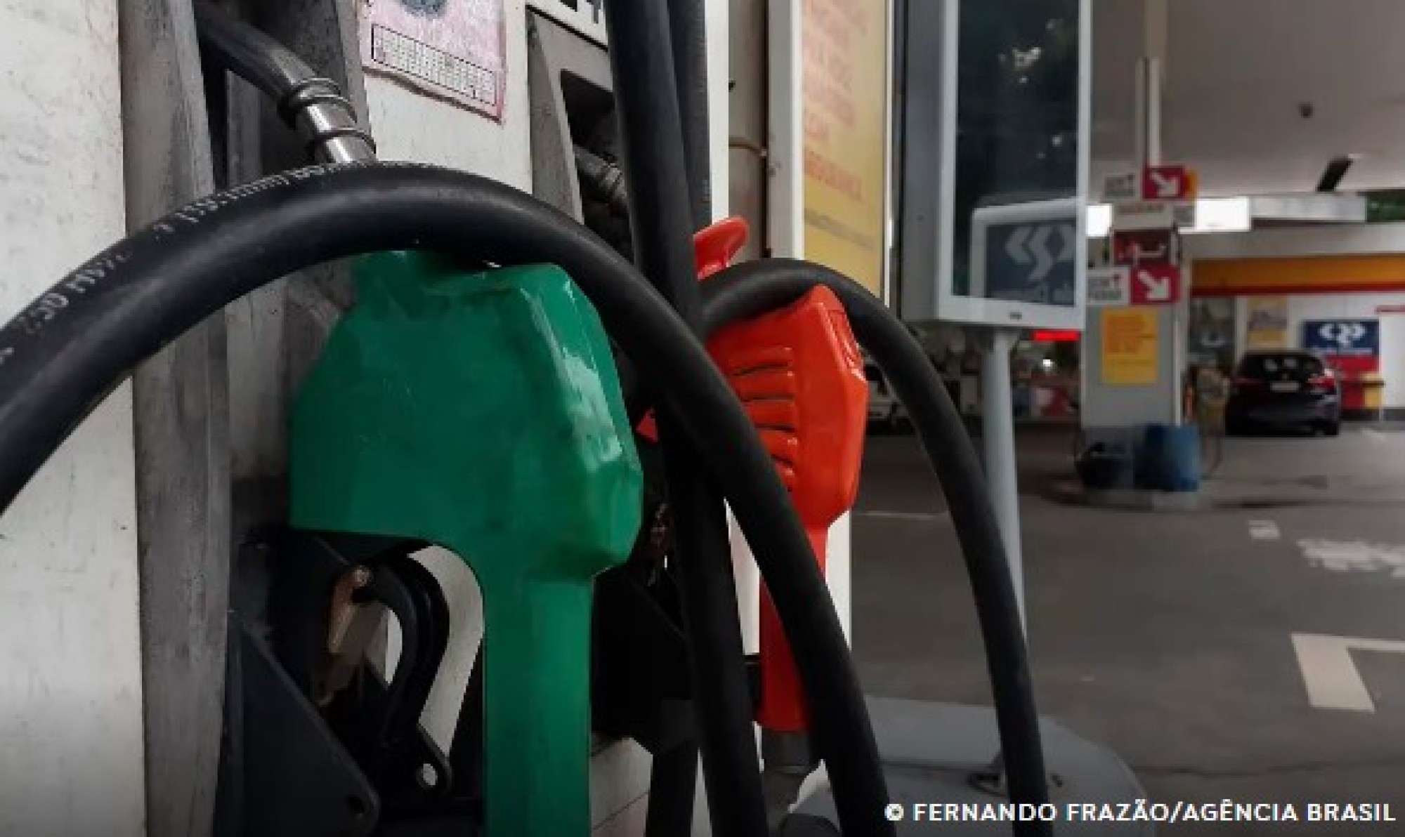 Governo propõe aumentar mistura de etanol na gasolina para 32% e reduzir importações
