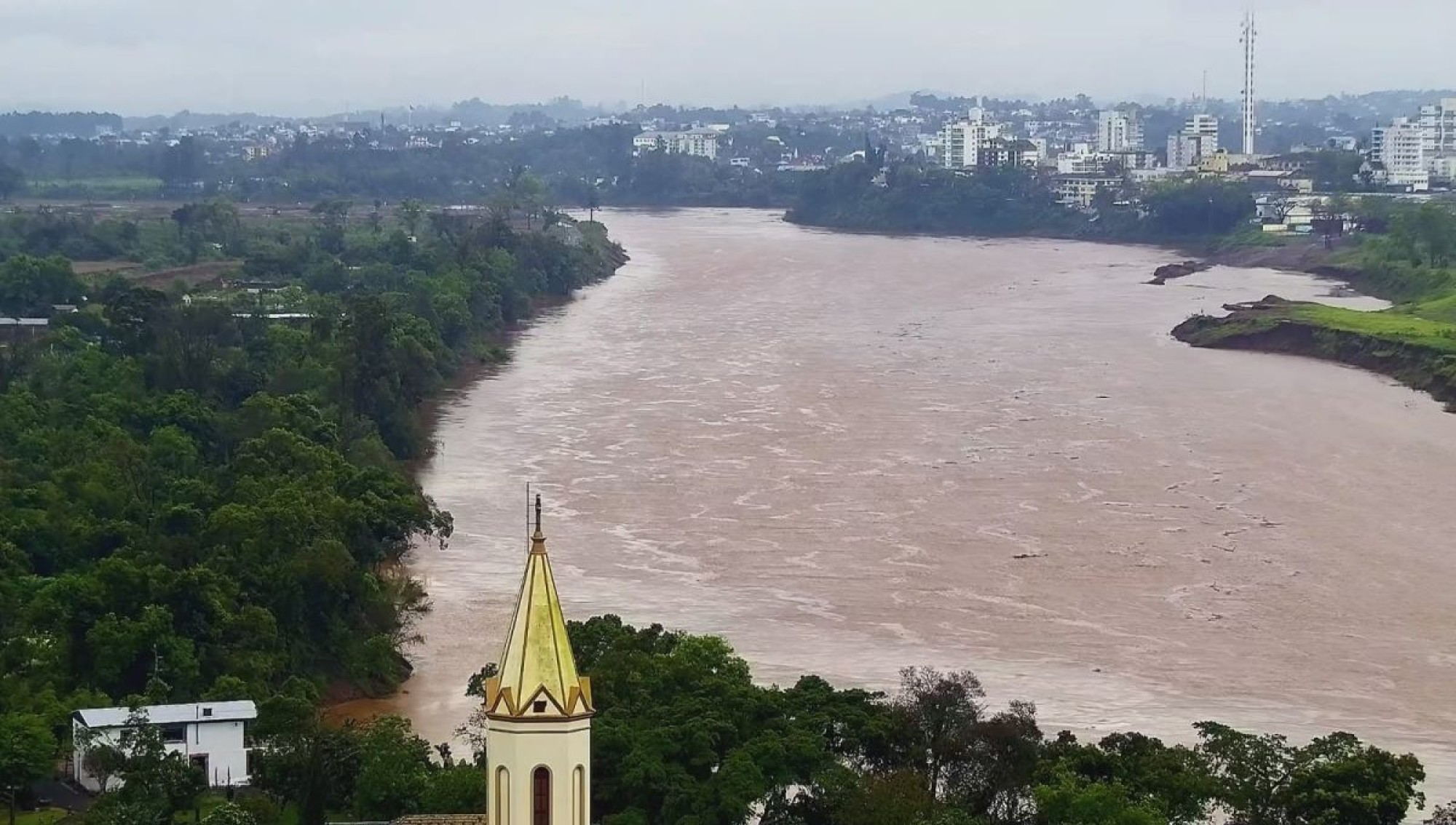 Rio Taquari apresenta recuo no Alto do Vale, mas nível ainda preocupa em Estrela e Lajeado