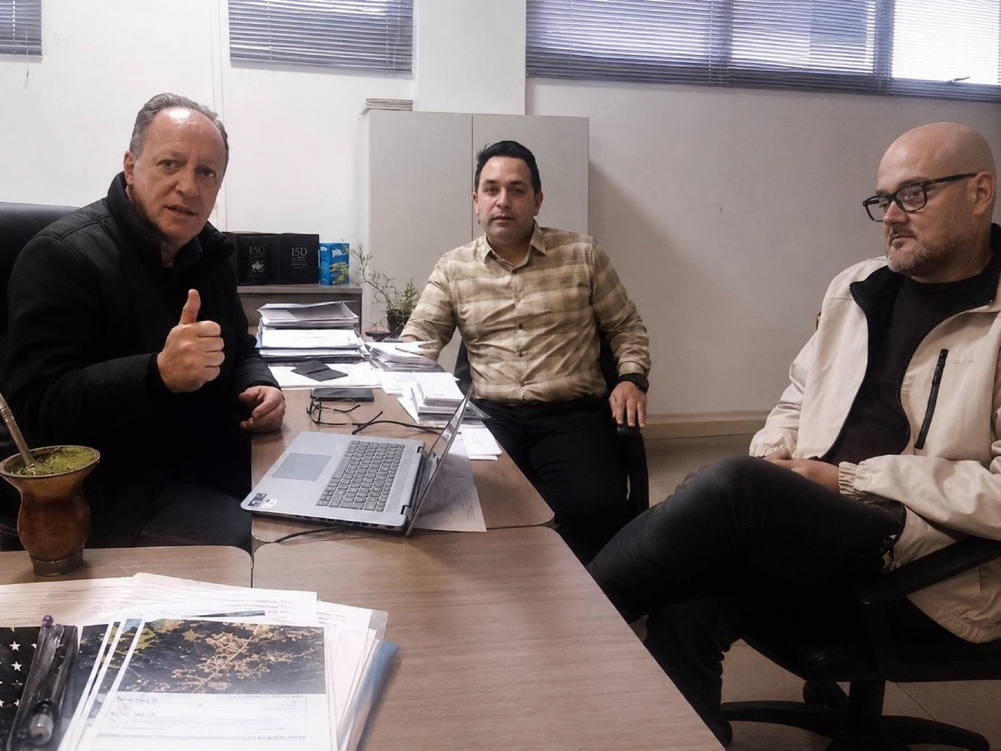 Prefeito Clóvis Roman solicita melhorias no abastecimento de água junto à Corsan