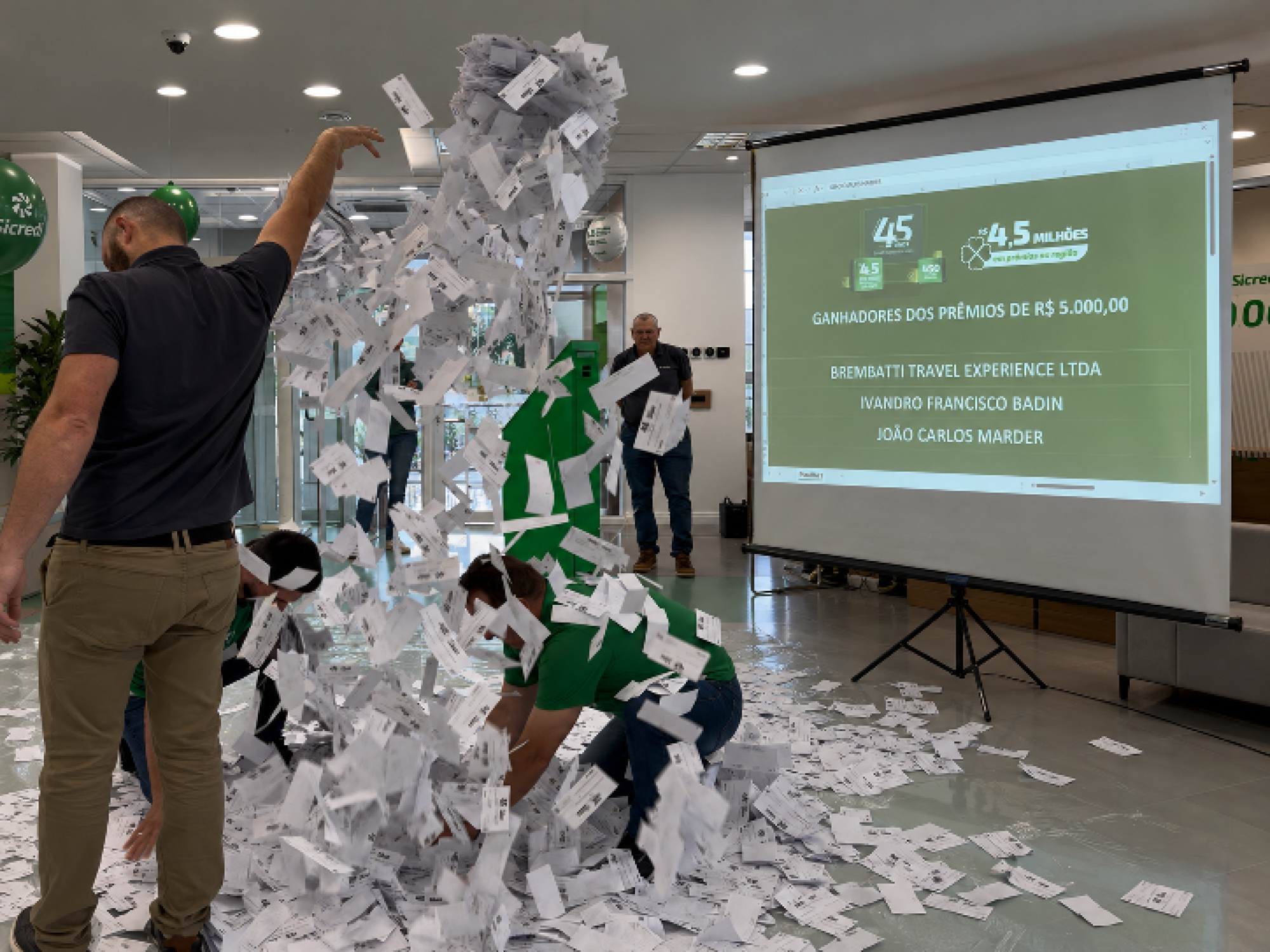 Agência Sicredi Doutor Ricardo, realizou nesta semana, o primeiro sorteio da promoção Sicredi 45 anos