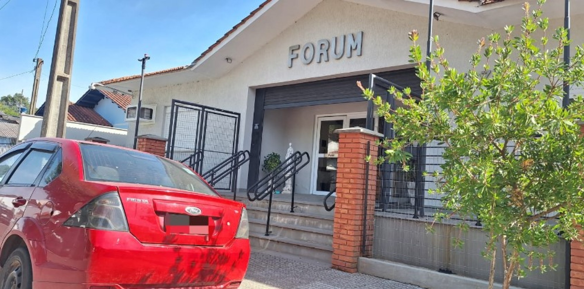  O Fórum da Comarca de Arvorezinha sedia, nesta segunda-feira (20), o julgamento de um caso de tentativa de homicídio que remonta ao início de 2025