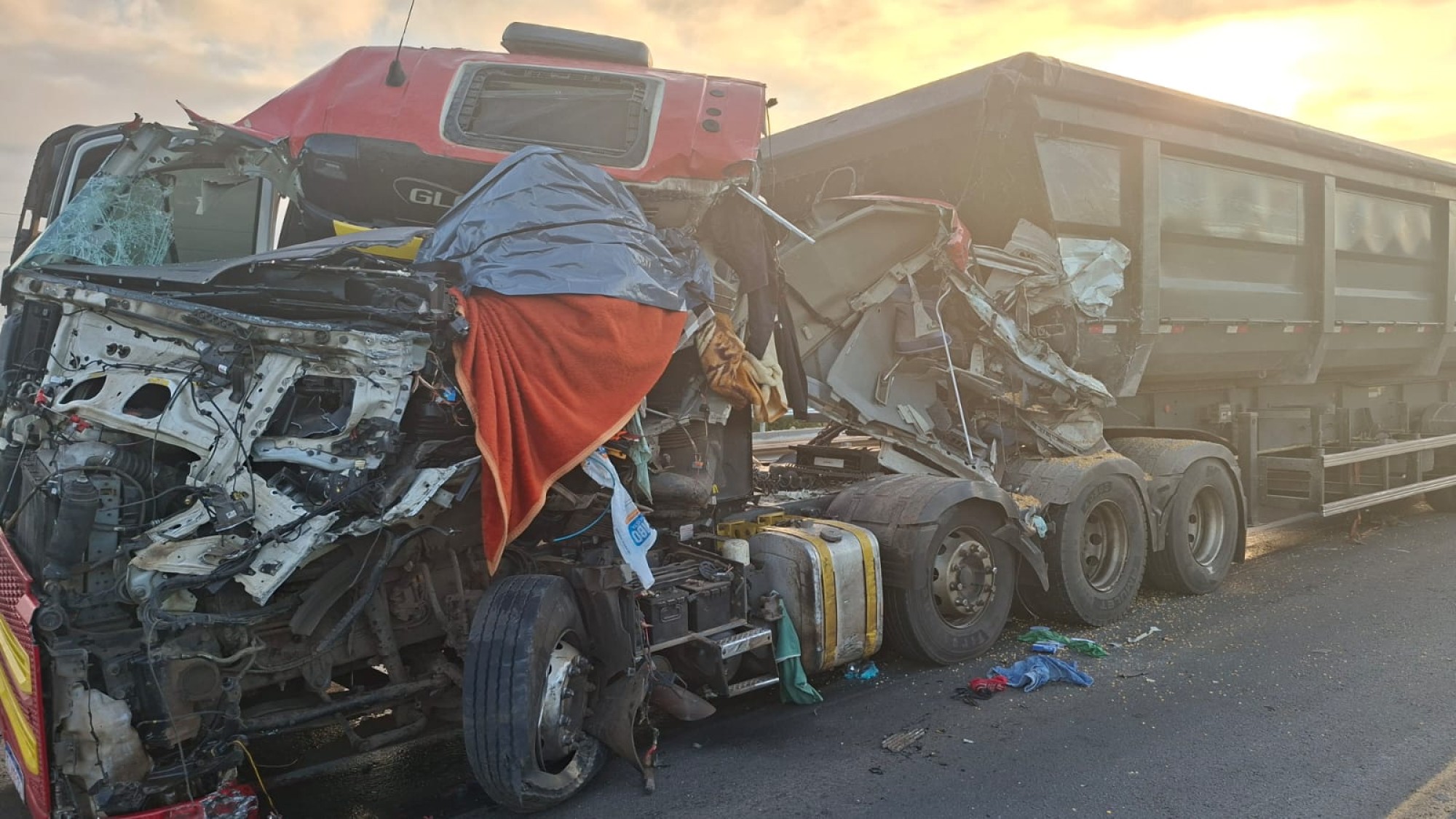 Grave acidente entre caminhões deixa uma vítima fatal na BR 386 em Soledade
