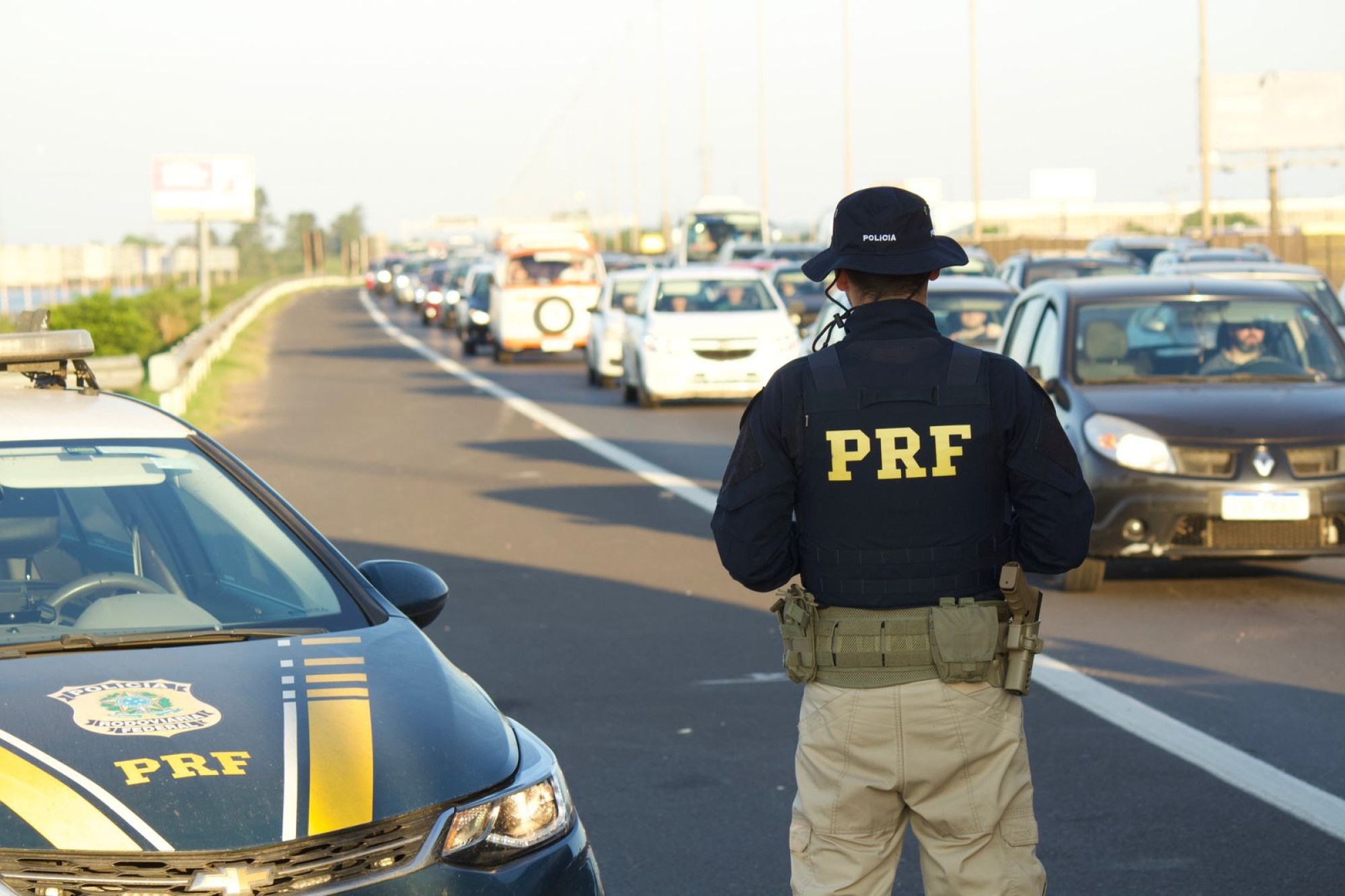 PRF intensifica fiscalização contra preços abusivos e fraudes em combustíveis