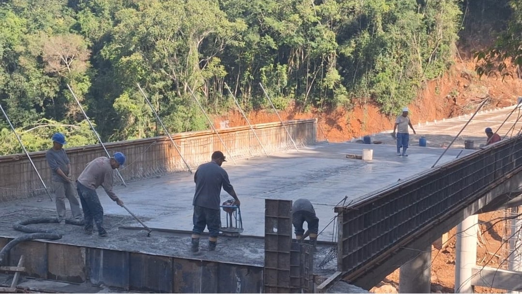 Ponte que liga os municípios de Arvorezinha e Guaporé seguem em ritmo acelerado