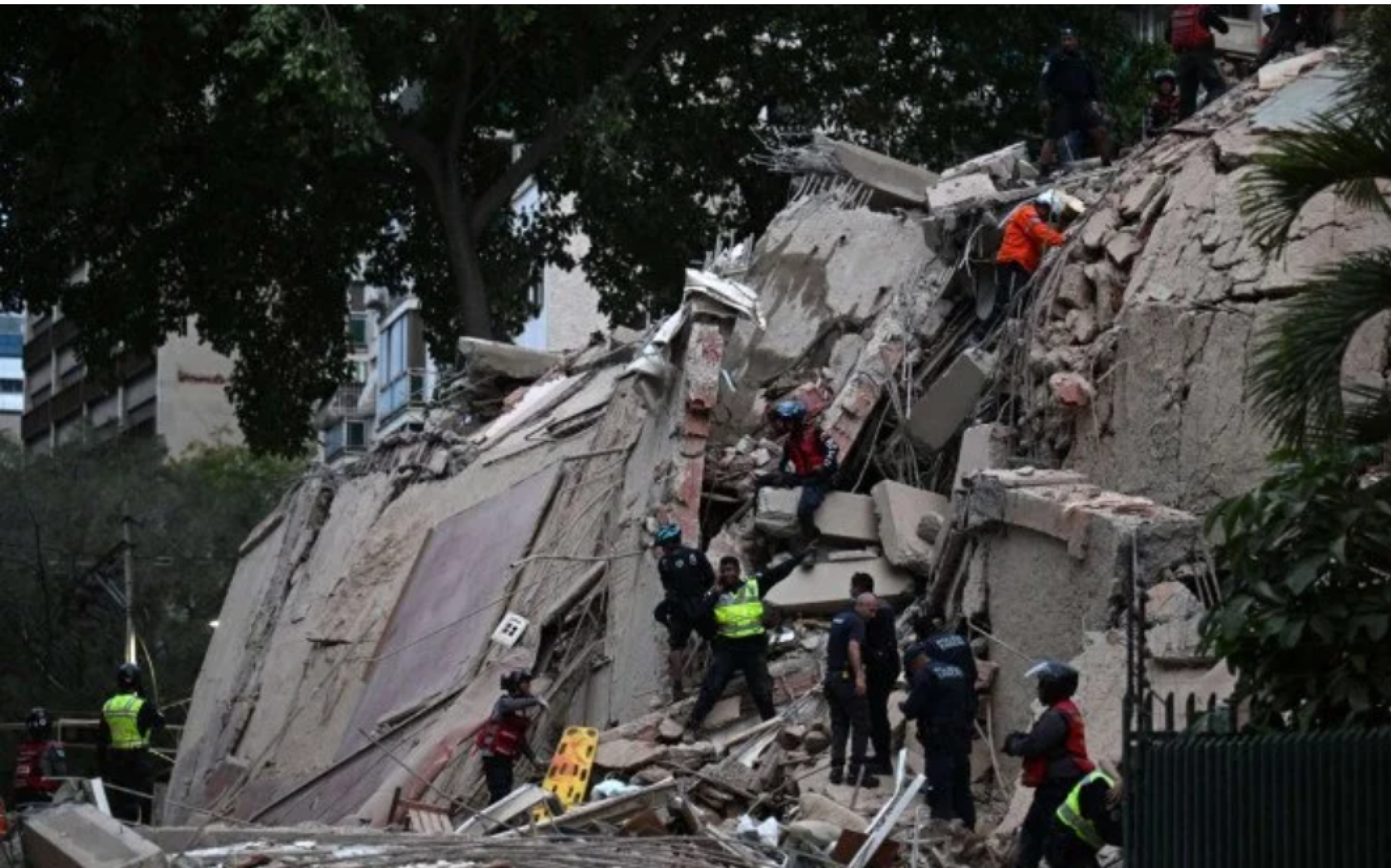 Terremotos de magnitude 7,2 e 7,5 atingem a Venezuela; especialistas estimam que haja milhares de vítimas no país