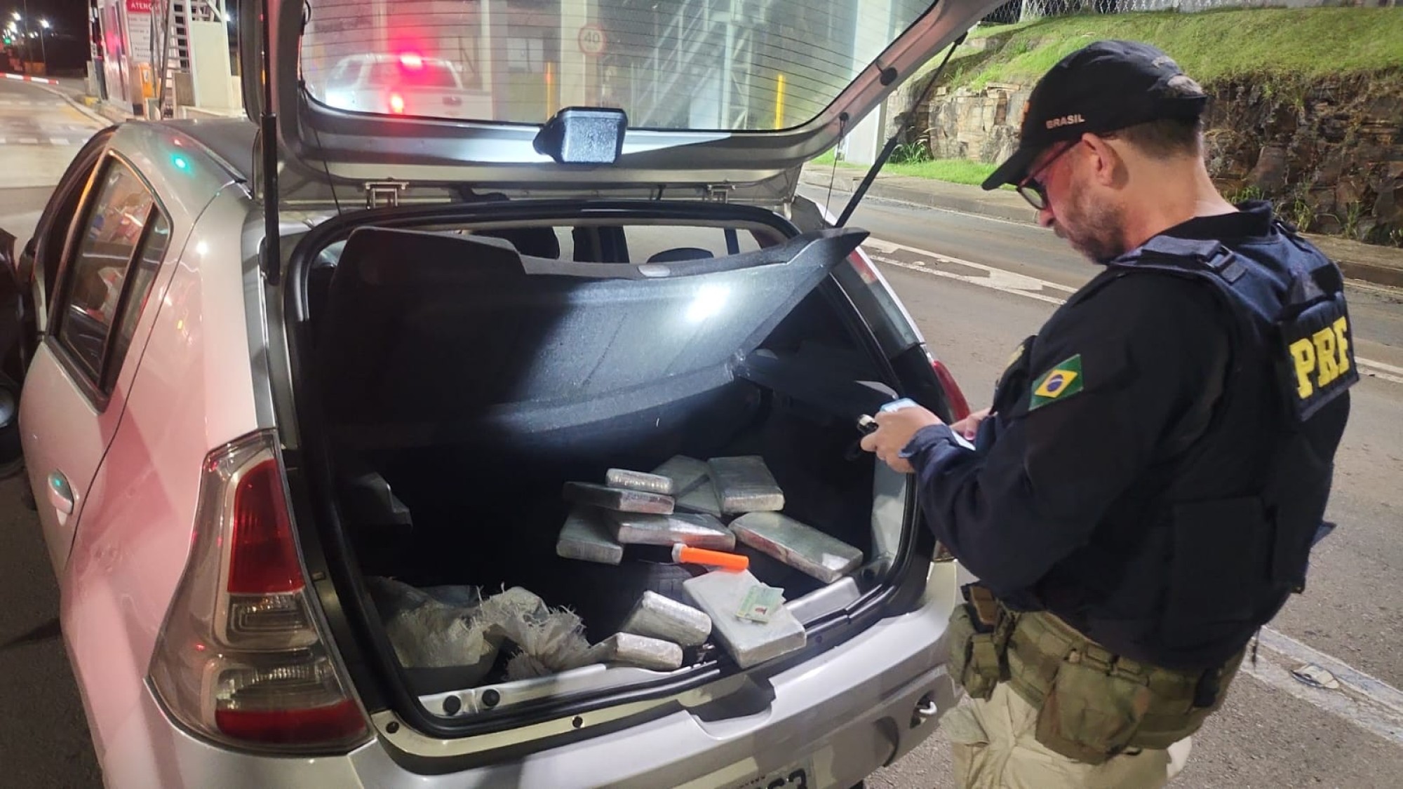 PRF prende homem com mais de 10 quilos de pasta base de cocaína em Fontoura Xavi